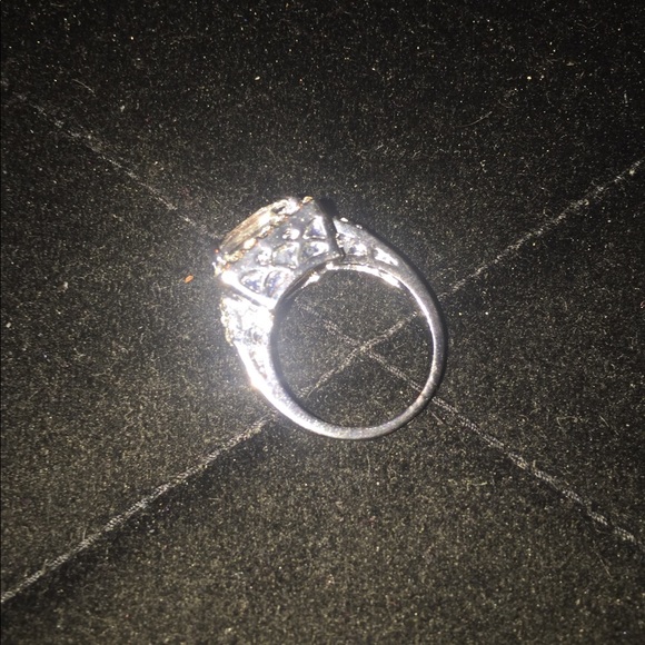 Vintage CZ RING - Picture 2 of 4